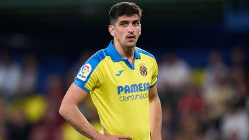 VILLARREAL, SPAIN - MARCH 12: Gerard Moreno of Villarreal CF looks on during the LaLiga Santander match between Villarreal CF and Real Betis at Estadio de la Ceramica on March 12, 2023 in Villarreal, Spain. (Photo by Aitor Alcalde Colomer/Getty Images)