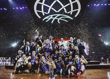 Tres temporadas le han bastado al Hereda San Pablo Burgos para inaugurar su palmars y lo ha hecho, adems, con un ttulo europeo. La FIBA quiso ponerle el broche de oro a su campa?a 2019-20 de Champions y se invent una Final Eight, que se celebr en Atenas a finales de septiembre. El Burgos, que se estrenaba ese curso en la competicin, no dio opciones al Hapoel Jerusalem en la primera ronda (65-92), venci tambin al JDA Dijon en semifinales (81-67) y remont frente al anfitrin, el AEK Atenas, en la final (85-74) con McFadden como MVP (18 puntos, 6 rebotes y 5 asistencias).