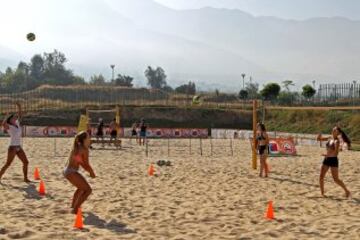 Entrenamiento de seleccionadas chilenas de Bech Volley, Pilar Mardones y Francisca Rivas en el parque deportivo Peñalolén.