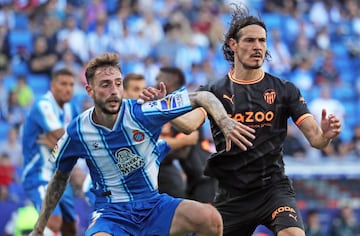 Calero, con Cavani, en el Espanyol-Valencia.