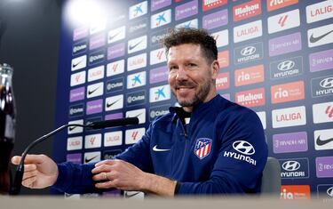 ‘Cholo’ Simeone sobre Santi Giménez: “Es un jugador peligroso que tiene un futuro importante”