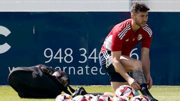 GRAFCAV7675. PAMPLONA, 03/05/2023.- El defensa de Osasuna David Garcia, durante el entrenamiento de este miércoles en las instalaciones de Tajonar donde preparan la final de la Copa del Rey que disputarán frente al Real Madrid este próximo sábado en el estadio de La Cartuja de Sevilla. EFE/ Jesús Diges
