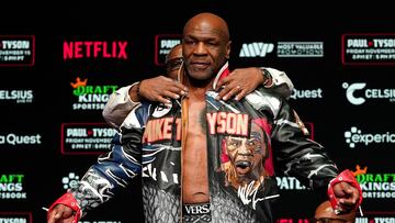Mike Tyson en el pesaje de su combate con Jake Paul.
