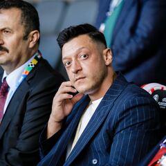 De Pelé a Mesut Özil: los futbolistas que se pasaron a la política