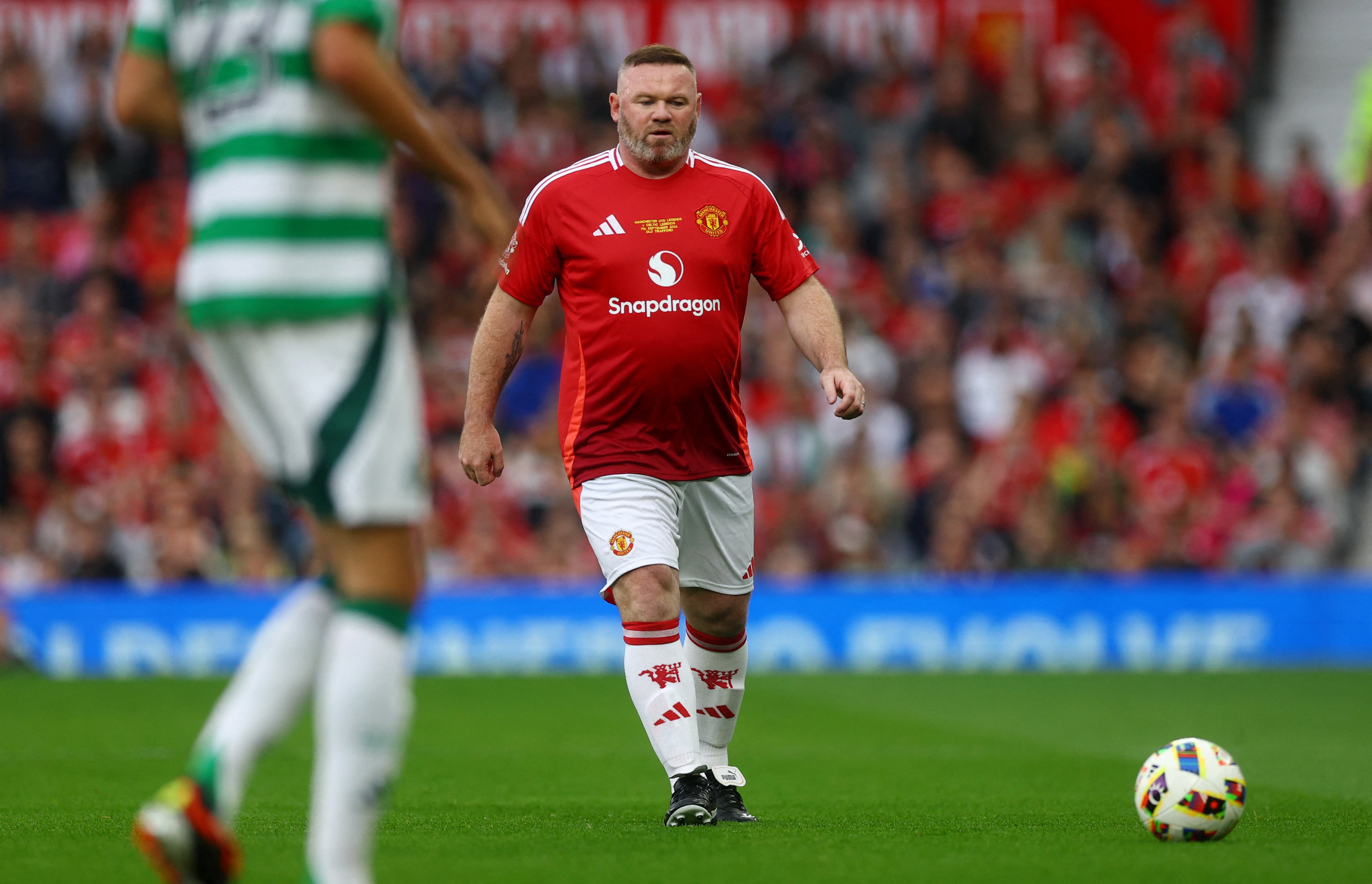 Fútbol - amistoso - Manchester United Legends contra Celtic Legends - Old Trafford, Manchester, Gran Bretaña - 7 de septiembre de 2024 Wayne Rooney de Manchester United Legends en acción Reuters/Lee Smith