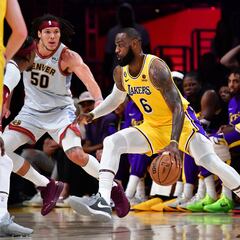 LeBron James superó los 8 mil puntos en ‘playoffs’, pero no impidió la eliminación de los Lakers