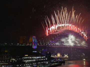 La ciudad australiana celebra entre fuegos artificiales la llegada del nuevo a&ntilde;o.