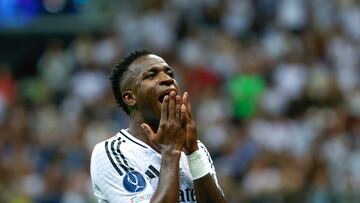 VARSOVIA, 14/08/2024.- El delantero brasileño del Real Madrid Vinicius Junior durante la Supercopa de Europa de fútbol, entre el Real Madrid y el Atalanta, este miércoles en el Estadio Nacional de Polonia, en Varsovia.EFE/ Mariscal