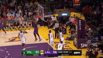 Por algo es el 'Rey': maravilla de LeBron ante los Bucks