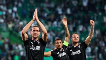 Lisbon (Portugal), 20/04/2023.- Juventus Adrien Rabiot (L) and team-mates celebrate after the UEFA Europa League quarter-final, second leg soccer match between Sporting CP and Juventus Turin at the Alvalade stadium in Lisbon, Portugal, 20 April 2023. Juventus won 2-1 on aggregate. (Lisboa) EFE/EPA/TIAGO PETINGA
