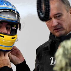 Alonso: "El coche se comporta bien, pilotar aquí es especial"