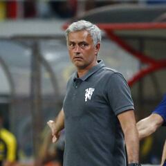 Mou le confiesa a Mkhitaryan por qué es suplente en el United