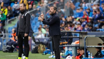 MADRID, 30/03/2024.- El entrenador del Sevilla FC, Quique Sánchez Flores, durante el partido correspondiente a la jornada 30 de LaLiga disputado este sábado ante el Getafe FC en el Estadio Coliseum. EFE/ Zipi
