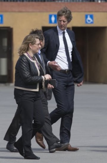 Van Der Sar llegando al memorial del Camp Nou en honor a Johan Cruyff.