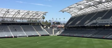 El estadio se encuentra inspirado en la visión del empresario y dueño del club, Peter Guber, quien quería implementar la vista de la ciudad de Los Ángeles al nuevo inmueble.