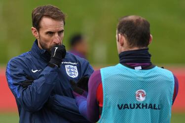 Wayne Rooney returns to captain England versus Scotland