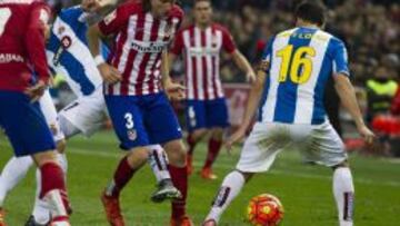 Filipe haci&eacute;ndole un t&uacute;nel a Javi L&oacute;pez.