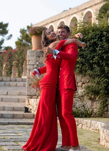 Paddy y Marcos Llorente celebran su amor en compañía de sus seres queridos en la isla de Mallorca.