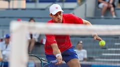 Jarry sufre un inesperado debut en París y cierra un día para el olvido en el Team Chile