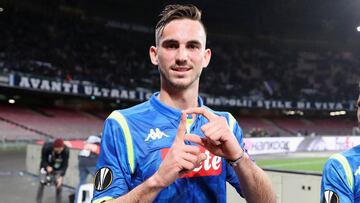 NAPLES, ITALY - MARCH 07: Fabian Ruiz player of SSC Napoli celebrates the victory after the UEFA Europa League Round of 16 First Leg match between S.S.C. Napoli and Red Bull Salzburg at Stadio San Paolo on March 7, 2019 in Naples, Italy. (Photo by Franc