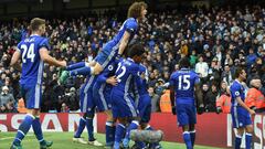 Los jugadores del Chelsea celebran el gol de Hazard.