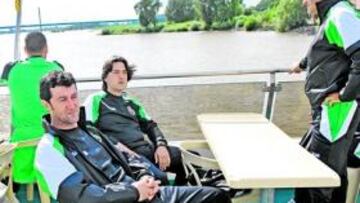 <b>A FLOTE. </b> Así empieza su experiencia en un banquillo de Primera el nuevo entrenador racinguista, navegando por aguas en calma. Así le gustaría que siguiera todo el año.