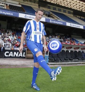 Vivió la mejor época reciente del Valencia, al conquistar dos Ligas, una Copa de la UEFA y una Supercopa de Europa, teniendo un papel relevante. Después, tras dos años en el Atlético, acabó su carrera con dos temporadas en el Depor, donde no tuvo demasiado protagonismo.