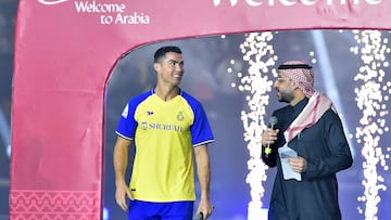 Cristiano Ronaldo debutará en Arabia Saudita frente al PSG de Lionel Messi, Kylian Mbappé y Neymar, como capitán de una selección de Al-Nassr y Al-Hilal.