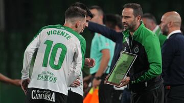 José Alberto no dudó y quemó rápido las naves tras el 0-2.