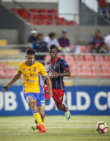 El Manu debutó con los Felinos en el 2007, y militó en el equipo hasta 2013, sin embargó, no despunto en el equipo, por lo que fue cedido al Atlante y Actualmente milita en Veracruz.