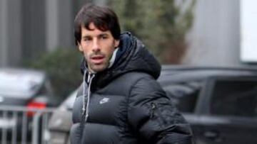 Van Nistelrooy espera en Holanda que llame el Madrid