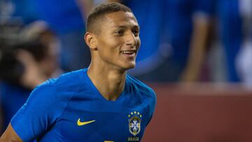 Richarlison, delantero del Everton, celebra uno de sus dos goles con Brasil ante El Salvador.