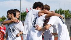 Los jugadores del Real Madrid Juvenil celebran la victoria en las semifinales de la Copa de Campeones ante Las Palmas.