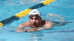 El estadounidense Michael Phelps durante un entrenamiento en Mesa (Arizona, Estados Unidos) donde reaparece tras su sanci&oacute;n por conducir bajo los efectos del alcohol.