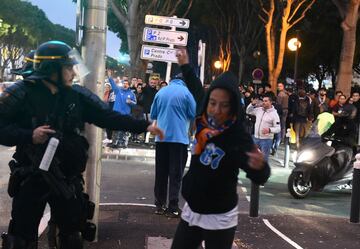 Los ultras del Marsella y el Lazio se enfrentaron en los alrededores del Stade Vélodrome antes y después del partido que enfrentaba a sus respectivos equipos en la Europa League. Hubo cuatro heridos leves por consecuencia de dichos enfrentamientos.