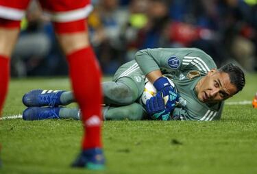 "Real Madrid walk on water" - international press round-up