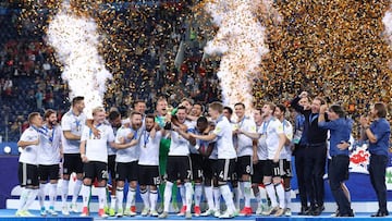 SAINT PETERSBURG, RUSSIA - JULY 02:  Julian Draxler of Germany lifts the FIFA Confederations Cup trophy after the FIFA Confederations Cup Russia 2017 Final between Chile and Germany at Saint Petersburg Stadium on July 2, 2017 in Saint Petersburg, Russia. 