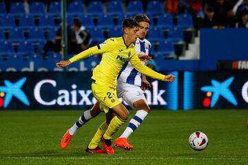 Sergio, en plena acción ante el Villarreal B. 