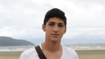 Alan Pulido podría vestir la camiseta de Chivas para el Clausura 2016.