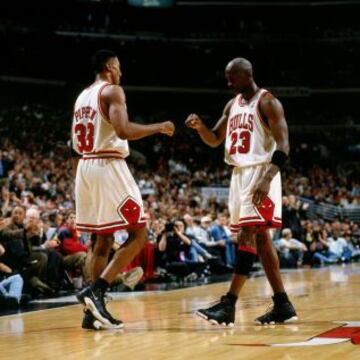 Scottie Pippen y Michael Jordan lograron seis anillos durante los años 90, en lo que fue la época de mayor éxito de la franquicia de Illinois.