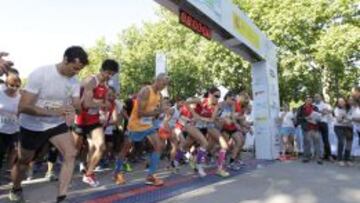 Chema Martínez (centro), en el inicio de la carrera.