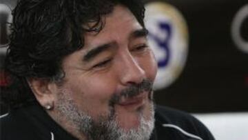 Maradona dice que "Mou es el mejor" y Valdés "malo"