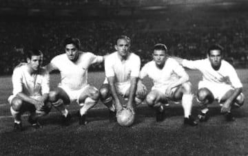 Perteneció al llamado 'quinteto mágico' junto a Di Stefano, Puskas, Gento y Rial, con el que consiguió tres Copas de Europa y dos Ligas. En estos años también recibió distinciones individuales como dos veces Balón de bronce en 1956 y 57, Balón de Oro en 1958 y Balón de plata en 1959.
