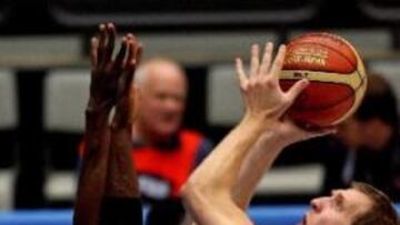 <b>NO TUVO SU DÍA.</b> A pesar de la "ausencia" de Nowitzki, su equipo supo aguantar la ventaja ante un duro rival.