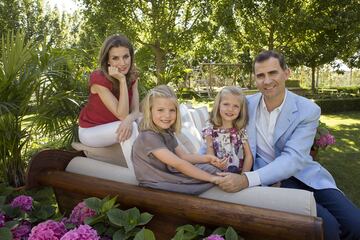 La Familia Real posa en el Palacio de la Zarzuela el 15 de septiembre de 2012. La fotografía fue proporcionada por el Departamento de Prensa Real.