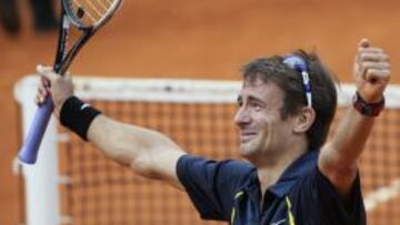 Tommy Robredo celebra su remontada a Almagro.