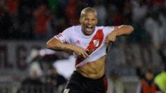 Carlos S&aacute;nchez celebra el 2-0