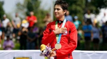 La triatleta fue elegida como la Mejor Deportista del 2015 por el Comité Olímpico de Chile, tras conseguir el oro en los Juegos Panamericanos de Toronto y clasificar a los Juegos Olímpicos de Rio de Janeiro 2016.