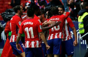 Los jugadores celebran el 2-0 de Diego Costa.