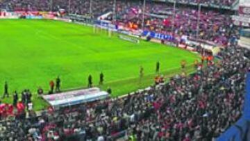<b>LLENO A REBOSAR. </b>El Vicente Calderón se vestirá de gala para el partido ante el Valencia en el que el Atlético de Madrid se juega la clasificación pata la Champions League y gran parte del futuro económico de la entidad.